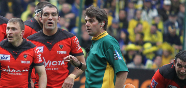 Jérôme Garcès confisque le ballon aux Toulonnais